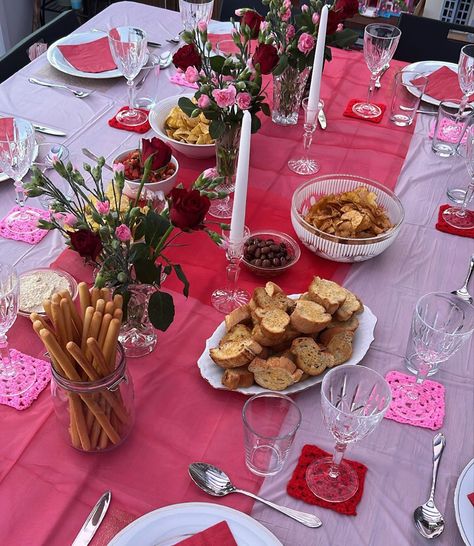 Dinner party, pink and red theme, italian food, dinner party aesthtic, table set up, girls night, birthday dinner, celebrations, table setting, flowers, roses, crochet coasters, budget table design, snacks, friends meal, three course meal, candles, glass wear, party Fun Dinner Party Table Settings, Galentines Dinner Table Set Up, Pink Table Setting Birthday, Pink Themed Dinner Party, Girl Dinner Party Aesthetic, Girls Night Table Setting, Red And Pink Table Setting, Pink And Red Table Setting, Barbie Dinner Party