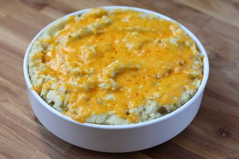 Cheesy Mashed Potatoes with Green Chile Hatch Green Chili Recipe, Hatch Chile Recipes, New Mexico Green Chile, Hatch Green Chili, Green Chile Recipes, Green Chili Recipes, Chile Recipes, Jalapeno Recipes, Cheesy Mashed Potatoes