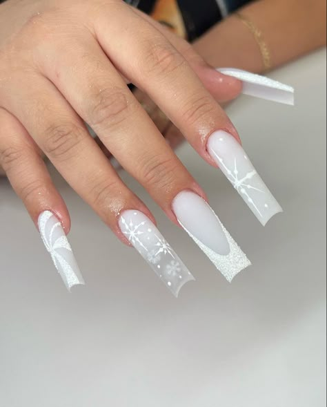 Pink Winter Nails, Nails With Bows, Nail Designs For Winter, Red And Gold Nails, Gold Nail Designs, Winter Nails Acrylic, Glamour Nails, Sweater Nails, White Nail Art