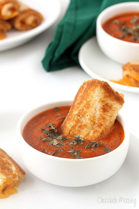 Grilled Cheese Roll Ups with Tomato Soup Dipping Sauce Soup Images, Grilled Cheese Roll Ups, Grill Cheese Roll Ups, Grilled Cheese Rolls, Cheese Roll Ups, Chicken Parmesan Meatballs, French Toast Roll Ups, French Toast Rolls, Cheese Roll