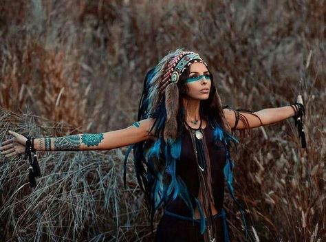 Black Pinterest, Indian Pictures, Wilde Westen, Indian Headdress, Diy Kostüm, American Princess, Free Falling, Bohemian Lifestyle, Native Style