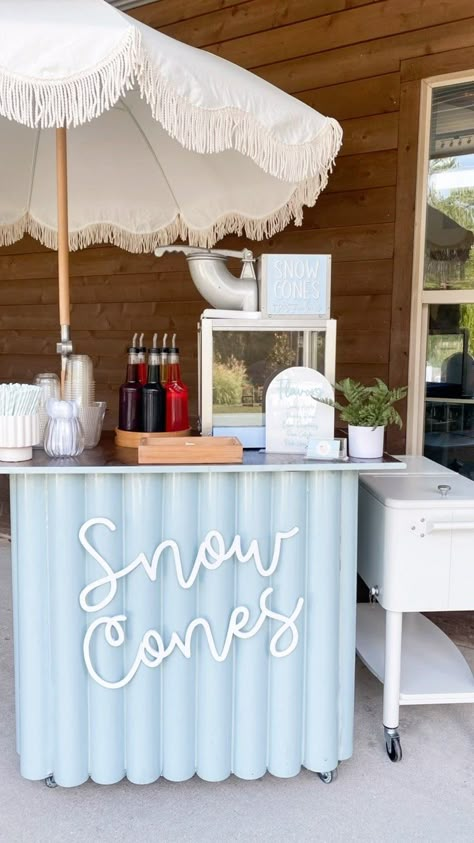 Tap and Pour MOBILE BARS & RENTALS | When the heat index is 100° on your wedding day but you booked Tap and Pour’s Snow Cone Cart to keep your guests cool😎❄️💙 #snowcone... | Instagram Pop Up Dessert Table, Drinks Stand Ideas, Cooling Station Outdoor Party, Drinks Stand Wedding, Ice Cream Truck Wedding Reception, Shaved Ice Party Ideas, Wedding Food Cart Ideas, Snow Cone Food Truck, Snow Cone Station