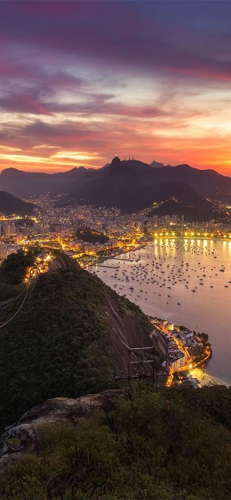 Rio De Janeiro Cityscape Brazil Sunset #RiodeJaneiro #100mostbeautifulplacestovisit #brazil #iPhoneXWallpaper Rio Wallpaper, Brazil Sunset, Favelas Brazil, Bc Wallpaper, Brazil Wallpaper, Brazil Cities, Sunset Iphone Wallpaper, Brazil Culture, Rio Brazil