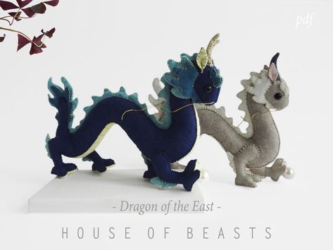 Dragon designed by House of Beasts. Pdf with an easy to follow guide. The design has been hand sewn in quality felt gold thread and a synthetic pearl, but customization is a possibility. East Asian Dragon, Sewing Plush, Felt Dragon, Felt Animal Pattern, Dragon Chino, Dragon Cat, Dragon Crafts, Asian Dragon, Animal Sewing Patterns