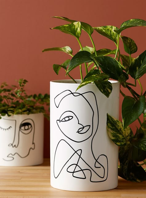 A porcelain planter that has a cubist-inspired face on it in abstract vector art. I know it's a technically a planter, but I would use it to store my makeup brushes any day. Vasos Vintage, Plant Pot Design, Plant Pot Diy, Porcelain Planter, Pots Diy, Painted Plant Pots, Painted Pots Diy, Pot Painting, Pot Design