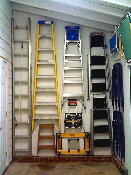 Ideas To Hang Ladders In Garage, Store Ladders In Garage, How To Store Ladders In Garage, Ladder Storage Ideas Garage, Garage Ladder Storage, Storage Slanted Ceiling, Ladder Storage Garage, Ladder Storage Ideas, Closet Storage Solutions