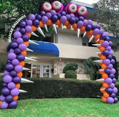 Balloon Arch in the shape of a monster mouth. Monster Mash Balloon Arch, Trunk Or Treat Balloons, Halloween Balloon Columns, Fall Balloon Decor, Balloon Monster, Balloon Tunnel, Thanksgiving Balloons, Halloween Balloon Arch, Halloween Arch