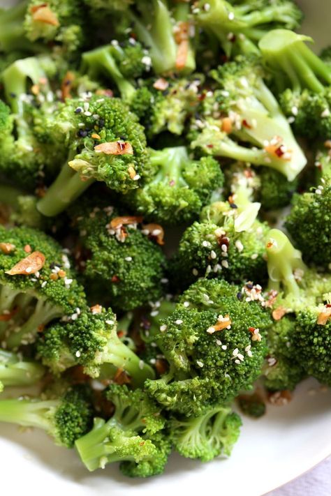 Sesame Garlic Broccoli needs just 6 ingredients. It is vibrant with blanched broccoli and delicious with a simple dressing of garlic roasted with sesame oil. A perfect side. Chinese garlic broccoli #Vegan #glutenfree #soyfreeoption #nutfree #veganricha #recipe Blanched Broccoli, Broccoli With Garlic Sauce, Chinese Garlic, Garlic Broccoli, Vegan Richa, Simple Dressing, Broccoli Recipe, Vegan Side Dishes, Vegan Sides