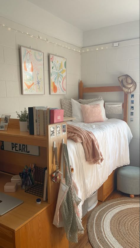 Dorm Room Boho College, Creative Dorm Room Ideas, 2024 Dorm Ideas, Uo X Pinterest, College Dorm Room Ideas Cozy, Uo X Pinterest Contest, College Dorm Room Ideas Freshman Year, Dorm Set Up Layout, Ucsd Dorm