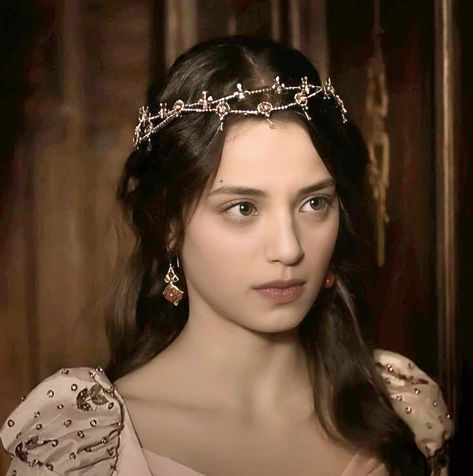 Leyla Tanlar, Princess Face, Medieval Woman, Princess Aesthetic, Pose Reference Photo, Girls Dream, Makeup Trends, Face Claims, Dream Dress