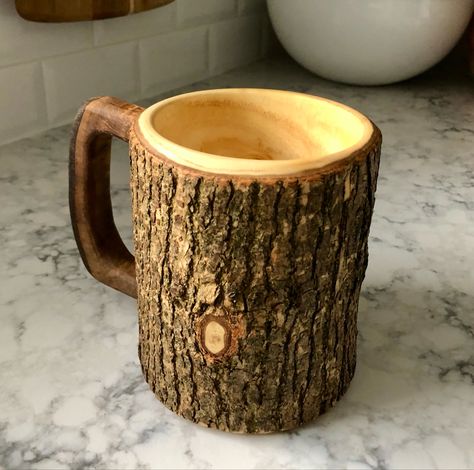 Cottonwood log beer mug, SOLD Wooden Mugs, Escudo Viking, Medieval Men, Wood Cup, Bamboo Cups, Cottage Room, Dark Landscape, Wooden Cutlery, Kitchen Organisation