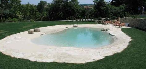 A way of building an inexpensive, DIY swimming pool that looks like a sandy beach (similar to the one pictured above) without needing to hire professional/expensive pool builders Diy Beach Entry Pool, Beach Entry Pool, Florida Pool, Bio Design, Swimming Pool Landscaping, Diy Beach, Diy Swimming Pool, Swimming Pond, Swimming Pools Inground