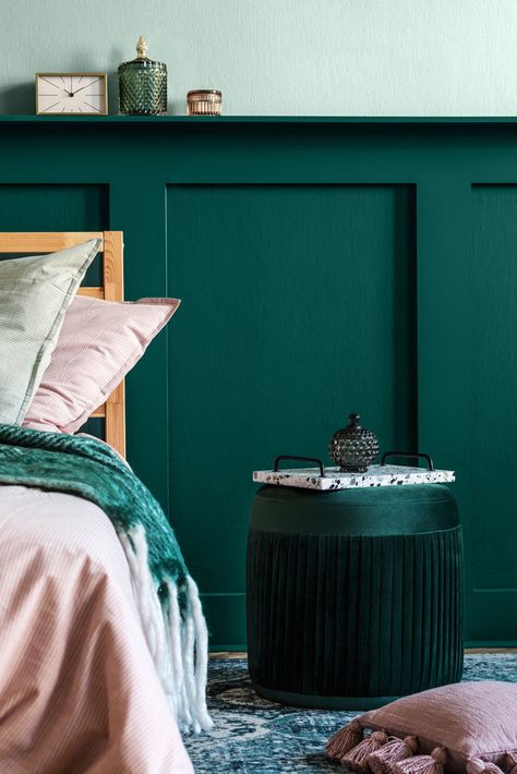 Tapestry - Sherwin-Williams Colormix Forecast Emerald Shore Sherwin Williams, Sherwin Williams Jewel Tones, Sherwin Williams Emerald Green, Emerald Green Paint, Moody Paint, Paint Color Trends, Light Paint Colors, New Paint Colors, Boho Space