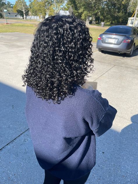 Moisturized Curly Hair, Thick 3b Curly Hair, Thick 3b Hair, Curly Perm Black Women, Curly Hair Back View, Curly Hair Bob Naturally, Curly Hair Hairdos, Short 3c Curly Hair, 3c Curly Haircut