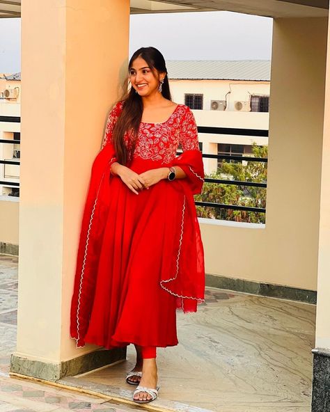 Pranavi Manukonda Beautiful Photos Pranavi Manukonda, Designer Anarkali Dresses, Anarkali Dresses, Indian Lehenga Choli, Beautiful Casual Dresses, Natural Science, Designer Anarkali, Indian Lehenga, Long Frocks