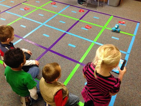 Dash And Dot Robots, Kindergarten Coding, Coding Ideas, Dash Robot, Kindergarten Technology, Robot Activity, Teaching Coding, Steam Ideas, Stem Lab