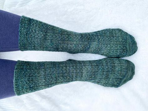 Double Moss Rib Socks Fingering Weight Knitting Patterns, Socks Free Knitting Pattern, Kitchener Stitch, Yarn Bee, Modern Knitting, Sock Knitting Patterns, Purl Stitch, Moss Stitch, Knitted Slippers