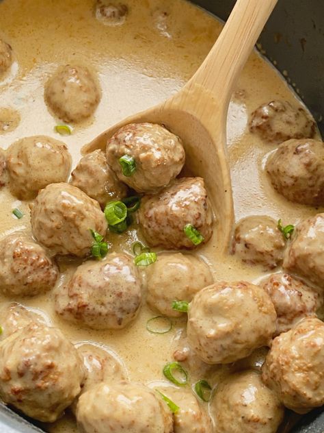 Easy Slow Cooker Swedish Meatballs Meatballs In Cream Sauce, Best Swedish Meatball Recipe, Vegan Swedish Meatballs, Swedish Meatball Sauce, Easy Swedish Meatball Recipe, Swedish Meatballs Easy, Gravy Packet, Meatballs And Gravy, Cream Gravy