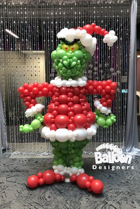 This balloon sculpture of the title character of "How the Grinch Stole Christmas" was created for a "Whoville" themed Happy Hour and Holiday Party at Building 121 on the Microsoft Campus in December 2018 Balloon Christmas Parade Float, Balloon Christmas Tree, Balloon Decoration Ideas, Christmas Face Painting, Balloon Christmas, Christmas Balloon Decorations, Happy Balloons, Grinch Christmas Party, Whoville Christmas