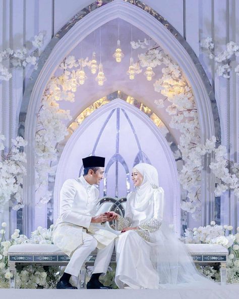 Melayu Wedding, Pelamin Nikah, Malaysian Wedding, Mira Filzah, Nikah Decor, Backyard Wedding Decorations, Muslimah Wedding, White Wedding Theme, Wedding Of The Year