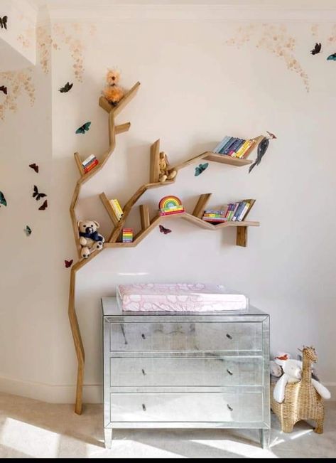 Tree Theme Nursery, Book Shelves In Nursery, Nursery Shelving Ideas, Girls Woodland Bedroom, Toddler Bedroom Playroom, Bed Kind, Toy Rack, Nursery Wall Shelf, Baby Bookshelf