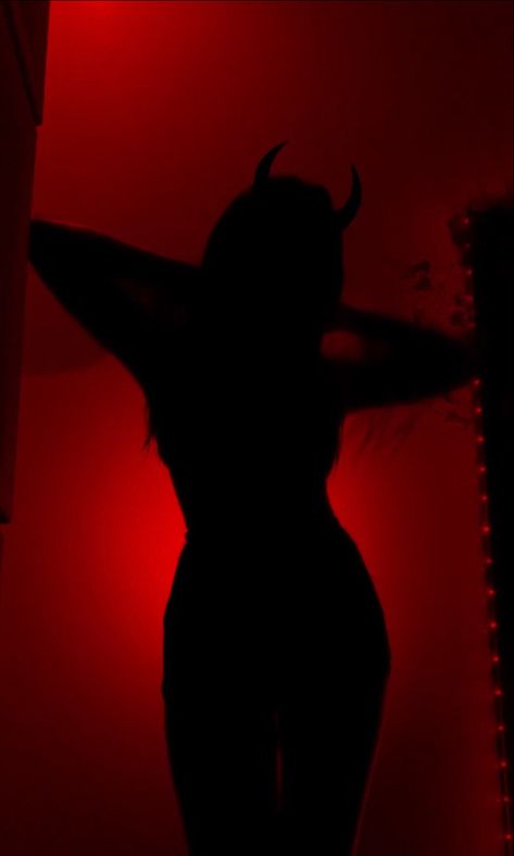 Red Silhouette Aesthetic, Demon Aestethic Girl, Soft Goth Wallpaper, Dark Feminine Pfp, Aesthetics Pictures, Angel Y Diablo, Images Terrifiantes, Demon Aesthetic, Iphone Wallpaper Blur