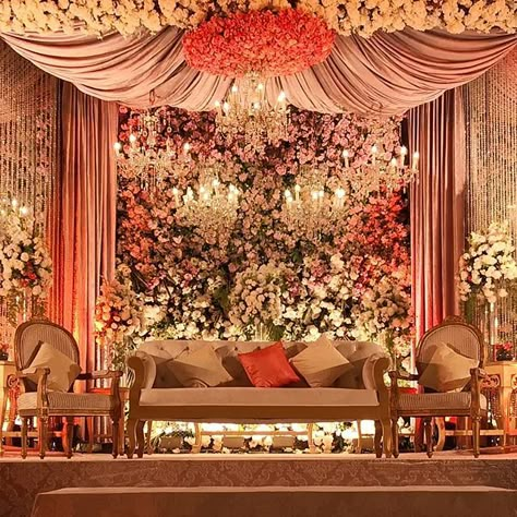 Walima Decoration Pakistan, Walima Stage Decoration Pakistan, Walima Decoration, Walima Decor, Barat Dresses, Engagement Stage, Pakistani Wedding Decor, Crispy Recipes, Hall Decorations