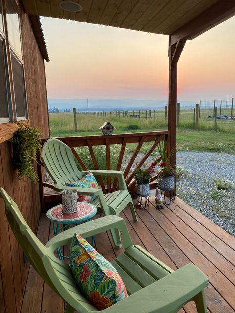 A photo of the summer sunset in Montana outside a lodge. Ranch Vibes Aesthetic, Montana Home Aesthetic, Montana Cottage, Ranch Aesthetic House, Colorado Ranch House, Cabin Home Aesthetic, Montana Farmhouse, Montana Living Aesthetic, Mountain Lodge Aesthetic