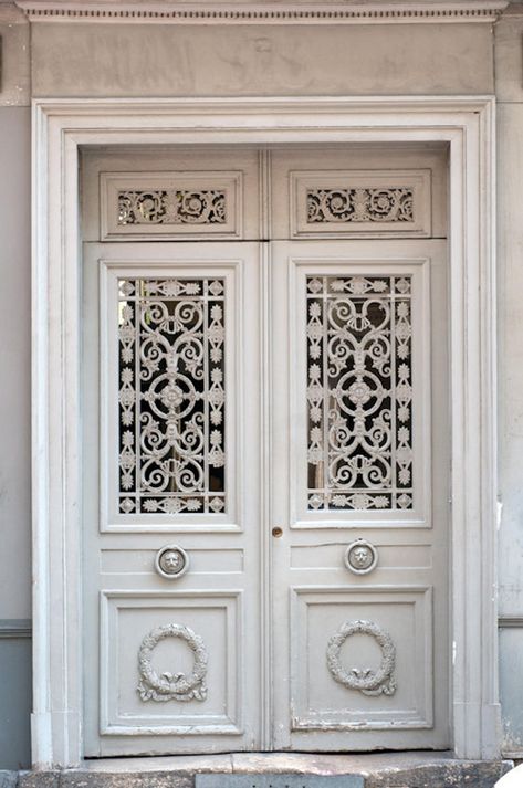 Accent doors interior