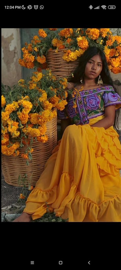 Traditional Mexican Photoshoot, Latin American Culture Aesthetic, Spanish Clothing Aesthetic, Mexican 70s Fashion, Mexican Cottagecore Outfits, Mexican Fashion Aesthetic, Mexican Theme Photoshoot, Mexican Clothes Women, Mexican Fashion Traditional