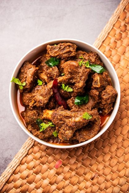 Photo sukha mutton or chicken dry spicy ... | Premium Photo #Freepik #photo #mutton #chicken-masala #appetizer #meal Goat Meat, Curries, What To Cook, Dinner Tonight, Premium Photo, Easy Dinner, Stew, Appetizer, Meat