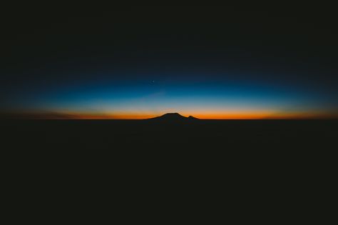 Hd Sky, Hd Wallpapers For Pc, Blue Sunset, Photography Jobs, Mountain Photos, Wallpaper Tumblr, Laptop Wallpaper, Backgrounds Desktop, Wallpaper Pc