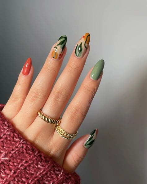 14.7k Likes, 105 Comments - emily • chez nails (@bycheznails) on Instagram: “pr • Fall abstract inspired by @tessa.lyn.nails 🍁 Really love these colors together!  👡…” Retro Nail Art Design, Nail Ideas Abstract, Retro Nails Vintage, Mail Inspo, Abstract Nails, Unghie Sfumate, Spring Nail Trends, Her Nails, Nail Style