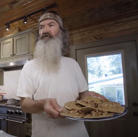 Phil Robertson shares his homemade recipe for 10-minute Louisiana pralines Chocolate Bourbon Cake, Pralines Recipe, Bourbon Cake, Dessert Videos, Praline Recipe, Phil Robertson, Creole Cooking, Chocolate Bourbon, Candy Truffles