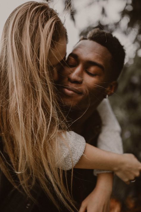 Couples photoshoot Romantic Interracial Couples, Interracial Couple Photoshoot Aesthetic, Biracial Couples Black Man, Interacial Couples Bmww, Interracial Couple Photoshoot, Black Man White Girl, Mixed Race Couple, Biracial Couples, Mixed Couples