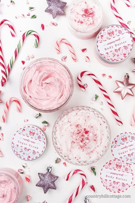 Learn how to make candy cane sugar scrub and peppermint body butter! This easy DIY whipped sugar scrub and simple homemade whipped body butter recipe are naturally fragranced with essential oils and will keep your skin moisturized throughout the holiday season. Decorated with free printable labels, the cute body scrub and natural shea body butter are also festive homemade Christmas gift ideas! #sugarscrub #bodybutter #candycane #holidaygift #printables #essential oils | countryhillcottage.com Diy Whipped Sugar Scrub, Peppermint Body Butter, Candy Cane Sugar Scrub, Homemade Whipped Body Butter, Whipped Body Butter Recipe, Sugar Scrub Labels, Body Scrub Gift, Diy Candy Cane, Body Butter Recipe