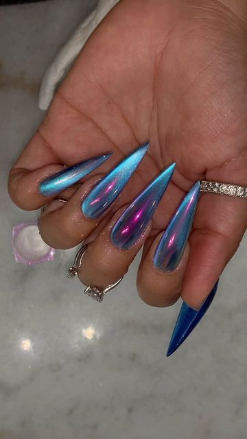 Riya's Nails 🇰🇭 on Instagram: "With or without chrome 💙 #Moonlightcateye06 #unicornchrome06🦄 💙Chrome Base coat 💙𝐒𝐨𝐟𝐭 𝐠𝐞𝐥 𝐭𝐢𝐩(𝐒𝐜𝐮𝐥𝐩𝐭𝐞𝐝 Stiletto) ✨ 𝐄𝐱𝐭𝐞𝐧𝐝 𝐠𝐞𝐥 🛍️𝐒𝐡𝐨𝐩 𝐑𝐢𝐲𝐚𝐬𝐍𝐚𝐢𝐥𝐬.𝐜𝐨𝐦" Colored Chrome Nails, Swaggy Nails, Purple Chrome Nails, Blue Chrome Nails, Long Almond Nails, Aura Nails, Chrome Nails Designs, Diy Acrylic Nails, Colorful Nail