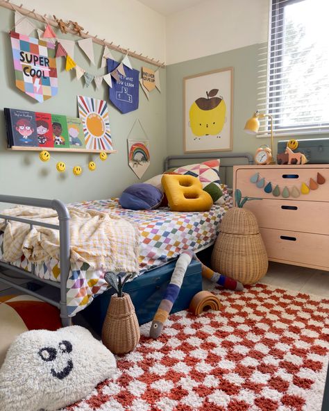 Morning! 💛 Colourful and busy doesn’t need to be overwhelming in a kids room, just choose a neutral wall colour and add all the fun accessories! 🌈 I’m no expert, but I do love styling up a kids room that appeals to them, but also our own sense of what we love to have in a home. When I started Velveteen Babies there was a massive gap in the market for design led kids decor, and now there’s so much magic out there! A colourful garland (or two 😉) definitely helps pull colour schemes together. H... Kids Colorful Bedroom, Colorful Toddler Boy Room, Colourful Childrens Bedroom, Colorful Toddler Room, Fun Boys Room, Cozy Kids Bedroom, Colorful Boys Room, Colourful Kids Room, Colourful Playroom