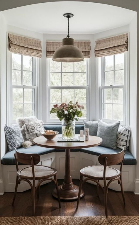 Window Bench Seat With Table, Kitchen Table In Bay Window, Bay Window Bench Kitchen Table, Galley Kitchen With Bay Window, Bay Window Kitchen Bench, Kitchen Design With Bay Window, Bay Window Bench And Table, Small Bay Window Breakfast Nook, Open Plan Kitchen Living Room Bay Window