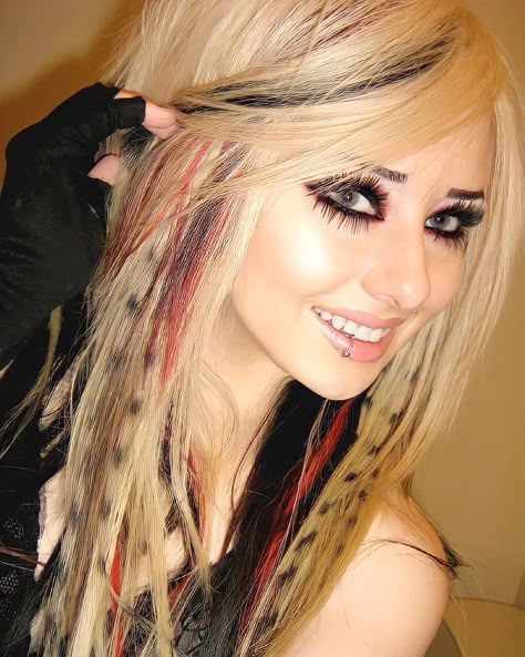 2000s Hair, Skunk Hair, Y2k Hair, Dyed Hair Inspiration, Emo Hair, Pretty Hair Color, Scene Hair, Dye My Hair, Hair Reference