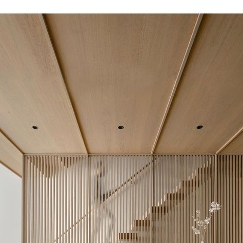 MADERA on Instagram: "Seamless Wood Design on full display in this Brooklyn townhouse featuring flooring, ceiling panels, cabinet fronts, and millwork all produced by MADERA and finished to match Måne, one of our most popular finishes. ⁠ ⁠ Architecture @starlingarchitecture⁠ Photography @ericpetschek" Minimal Ceiling Design, Townhouse Architecture, Wood Ceiling Panels, Scandi Japandi, Single Home, Brooklyn Townhouse, Minimalistic Interior, New Ceiling Design, Roof Ceiling