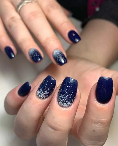 30+ Bold Blue and Silver French Tip Nails to Make a Statement - Nail Designs Daily Blue Christmas Nails, Blue And Silver Nails, Blue Nail Art Designs, Silver Nail Designs, Face Glitter, Blue Gel Nails, Royal Blue Nails, Navy Blue Nails, Fake Nails Long