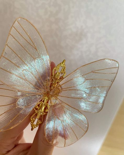 Dupatta Ideas, Dip Resin, Hairpin Style, Butterfly Hairpin, Gothic Princess, Headpiece Diy, Golden Butterfly, Headpiece Jewelry, Cool Art Projects