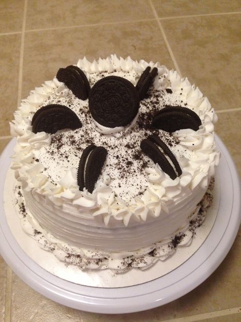 Oreo Cake Designs, Emma Gunnarsen, Big Snacks, White Birthday Cakes, Simple Cake Designs, Beautiful Birthday Cakes, Easy Cake Decorating, Oreo Cake, Pretty Birthday Cakes