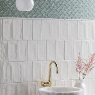 Vertical Subway Tile Bathroom, Brick Tiles Bathroom, Metro Tiles Bathroom, Textured Subway Tile, White Subway Tile Bathroom, Subway Tile Patterns, Subway Tile Design, Brick Bonds, Subway Tiles Bathroom