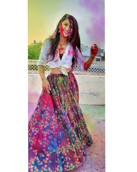 Holi Outfit Ideas Indian Women, Holi Look For Women Indian, Holi Festival Outfit Indian, Holi Dress For Women, Holi Party Outfit For Women, Outfits For Holi, Holi Outfits Women Indian, Holi Look For Women, Eid Eye Makeup