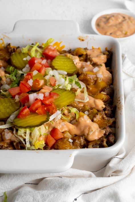 Big Mac Casserole Oh Snap Macros Big Mac Casserole, Ground Beef Recipes Macros, Big Mac Stuffed Peppers, Big Mac Skillet, Healthy Big Mac Casserole, Big Mac Casserole Keto, Ground Beef Casserole Recipes Healthy, Casserole Appetizers, Cracked Out Tater Tot Casserole