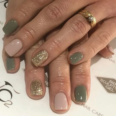 Gel Nail Designs Green And Gold, Olive Wedding Nails, Fall Green Nails Art Designs, Olive Green Manicure Ideas, Call Nail Ideas 2023, Gelish Nails Colors Fall, Multi Color Dip Powder Nails, Gellen Nail Polish, Neutral And Green Nails