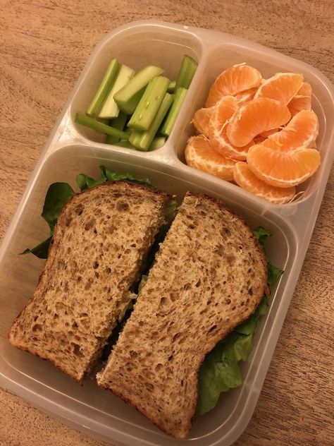 Lunch Box Sandwiches, School Lunch Ideas Sandwiches, Sandwich Ideas For School Lunch, School Lunch Inspiration, Packed Lunch Ideas Aesthetic, Lunch Inspo School, School Lunch Sandwich Ideas, Healthy School Lunches Aesthetic, Lunch Ideas For University Students