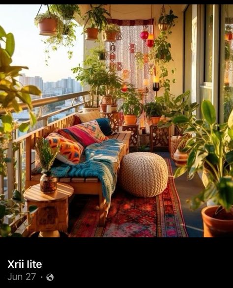 Vibey House, Eclectic Patio, Ideas Para Decorar Jardines, Bohemian Patio, Balcony Design Ideas, Sunroom Decorating, Boho Patio, Hippie Lifestyle, Small Balcony Design